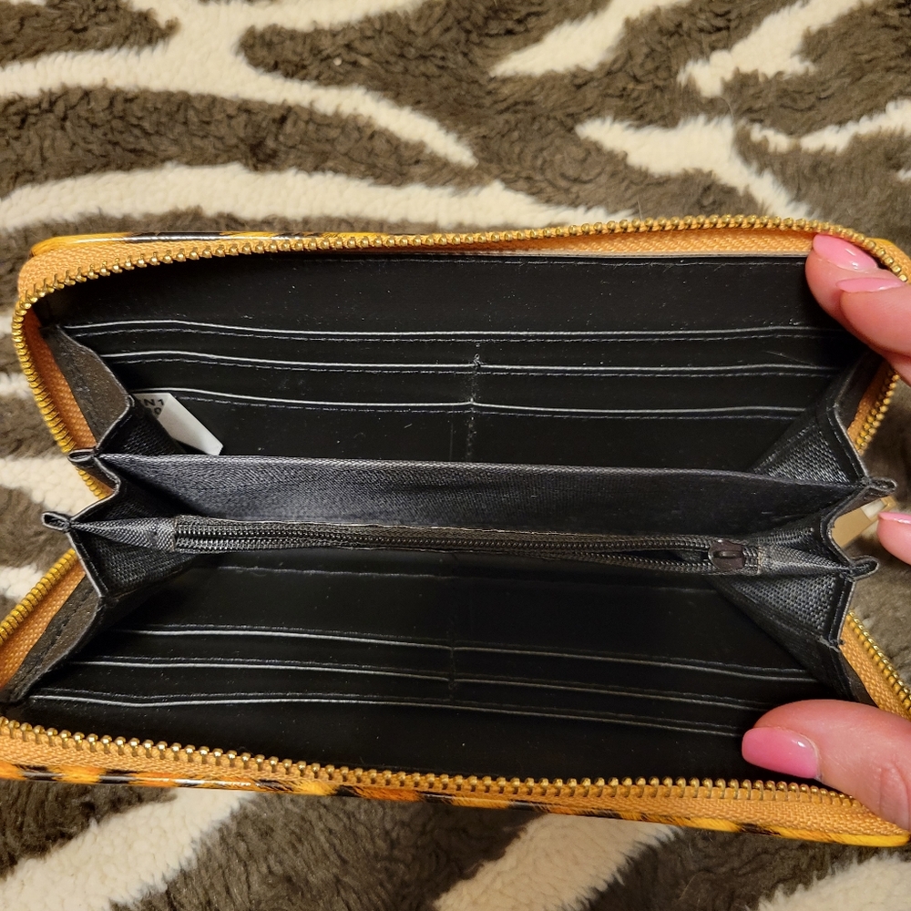 Leopard Wallet - Picture 2 of 2